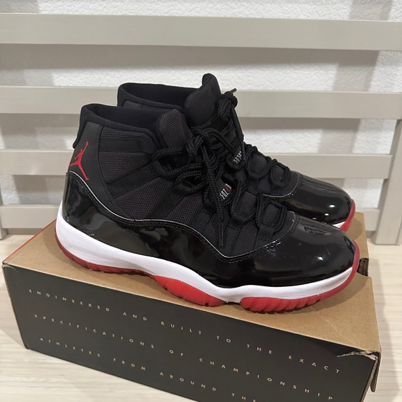 Nike Air Jordan 11 Retro Playoffs Bred 2019 378037-061 - Picture 1 of 5